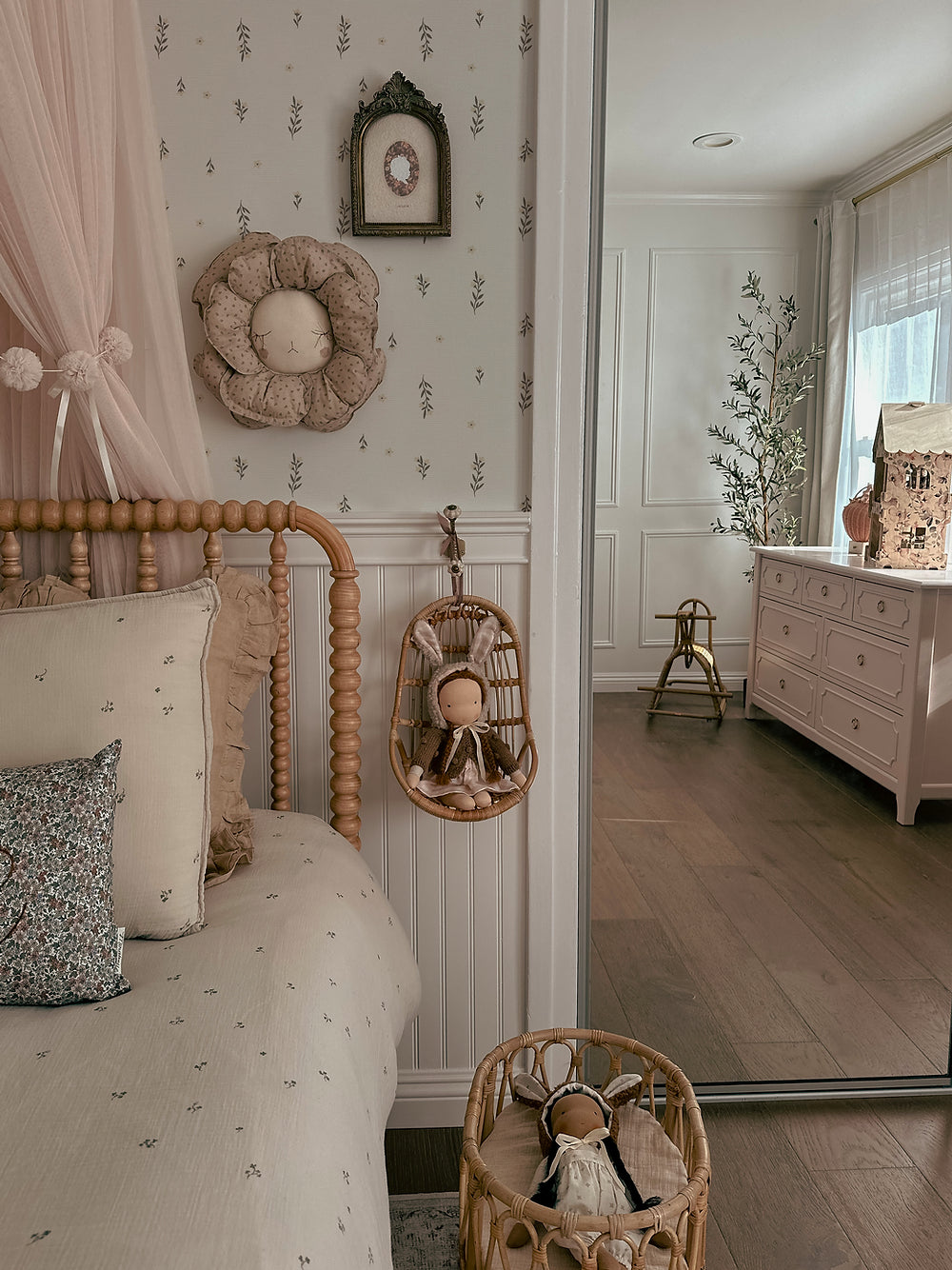 Antique Blush Wallpaper