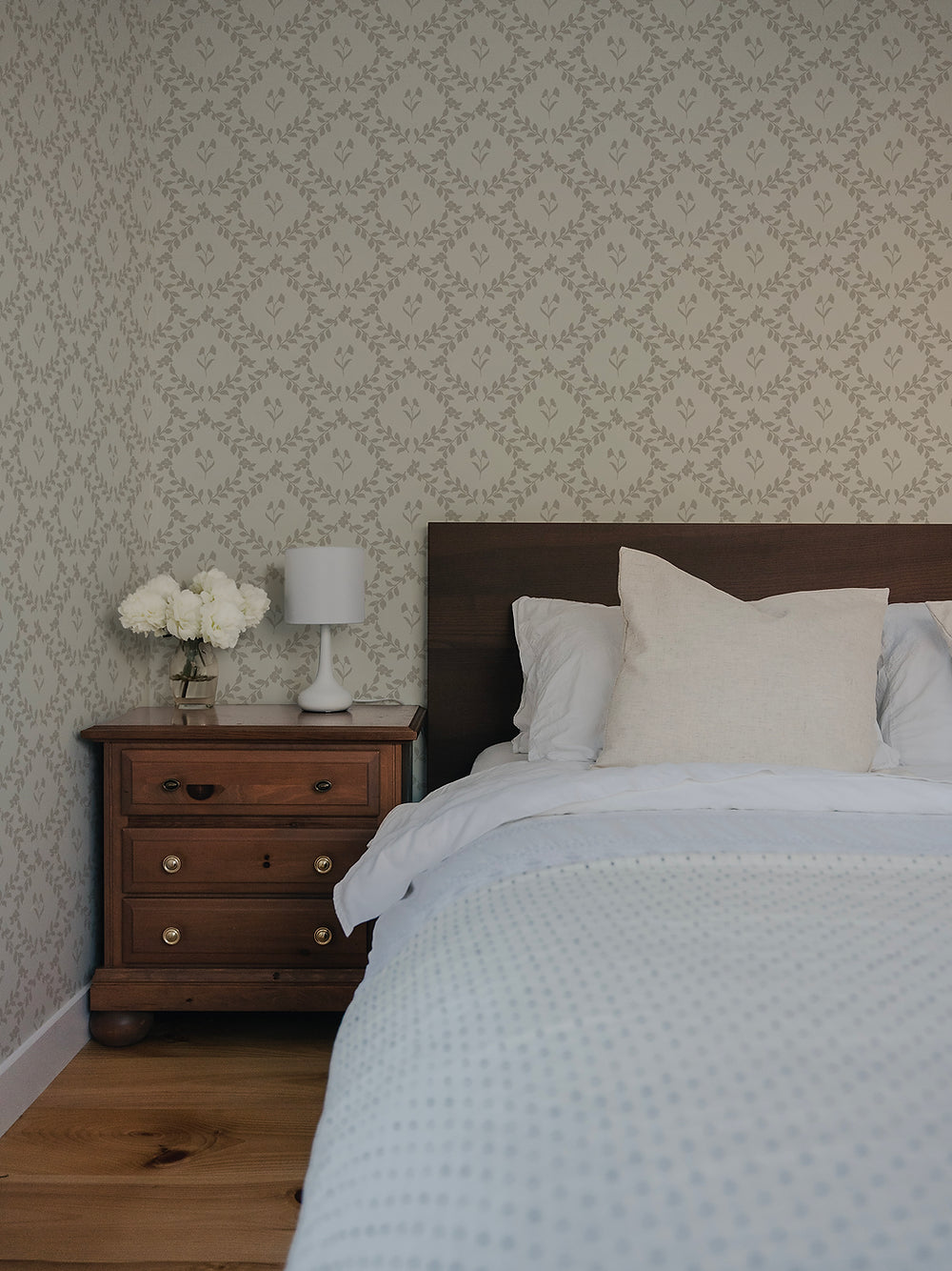 Laurel Wreath Wallpaper