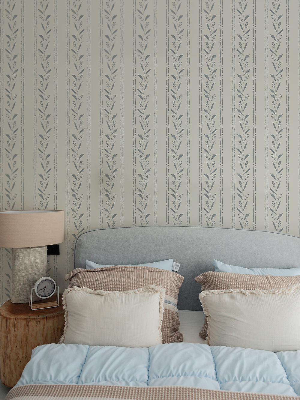 Jasmin's Petals Wallpaper